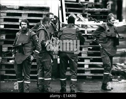 Avril 18, 2012 - La visite d'État du président Josip Broz Tito de la Yougoslavie, les forces de sécurité étaient partout présents avec la mitraillette et les gilets pare-lorsque le président Tito est arrivé en Suède. Banque D'Images