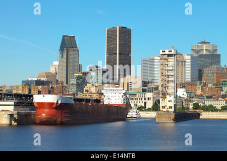 Montreal City skyline on waterfront, Québec, Canada Banque D'Images