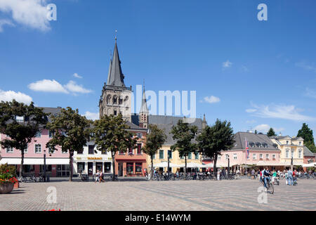 La cathédrale de Xanten ou Saint Victor la cathédrale Saint-Paul et la place Marktplatz, Xanten, Bas-rhin, Rhénanie du Nord-Westphalie, Allemagne Banque D'Images