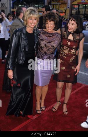 STOCKARD CHANNING avec Olivia Newton John et Didi Conn.premiere graisse 20e anniversaire.k11667lr.(Image Crédit : © Lisa Rose/Photos/ZUMAPRESS.com) Globe Banque D'Images