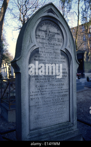 AJAXNETPHOTO. PARIS, FRANCE. - Pierre tombale DE LA FAMILLE ; l'artiste impressionniste PISSARRO Camille PISSARRO, né en 1830, décédé en 1903, enterré dans le cimetière du Père Lachaise. PHOTO:JONATHAN EASTLAND. REF:89167001 Banque D'Images