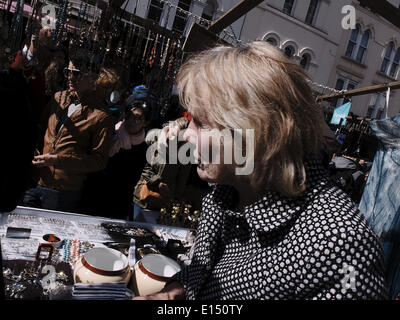 Londres, Royaume-Uni. Apr 19, 2014. Dans la région de Notting Hill market © Giannis Papanikos NurPhoto ZUMAPRESS.com/Alamy //Live News Banque D'Images