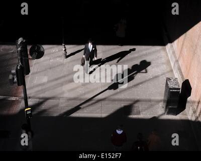 Londres, Royaume-Uni. Apr 16, 2014. Scène de rue à Londres © Giannis Papanikos NurPhoto ZUMAPRESS.com/Alamy //Live News Banque D'Images