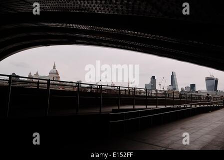 Londres, Royaume-Uni. Apr 17, 2014. Vue sur le centre de Londres © Giannis Papanikos NurPhoto ZUMAPRESS.com/Alamy //Live News Banque D'Images