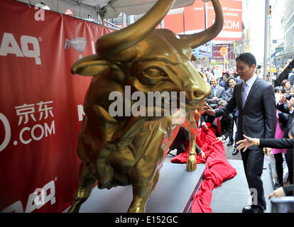 New York, New York, USA. 22 mai, 2014. Qiangdong Liu, fondateur et PDG de Jingdong(JD.com), participe à une cérémonie de célébration à New York, le 22 mai 2014. Jingdong(JD.com), chinois un détaillant en ligne, fait son premier appel public à l'épargne (PAPE) sur la bourse Nasdaq jeudi. Credit : Wang Lei/Xinhua/Alamy Live News Banque D'Images