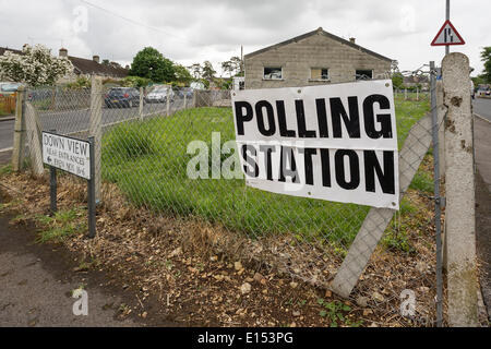 CHIPPENHAM, UK, 22 mai 2014. Bannière à l'extérieur du bureau de vote un scout hut qui a été transformé en un bureau de scrutin pour l'élection du Parlement européen 2014. Credit : lynchpics/Alamy Live News Banque D'Images