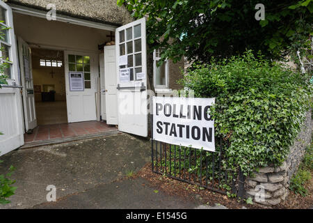 CHIPPENHAM, UK, 22 mai 2014. Une salle paroissiale est converti en un bureau de scrutin pour l'élection du Parlement européen 2014. Credit : lynchpics/Alamy Live News Banque D'Images