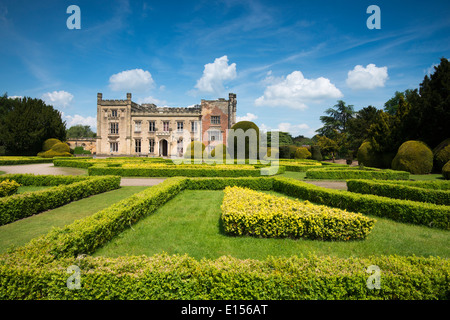 Jardins formels à Elvaston château dans le Derbyshire, Angleterre, Royaume-Uni Banque D'Images