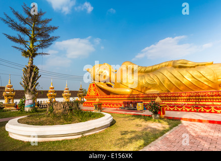 Bouddha couché au Laos Banque D'Images