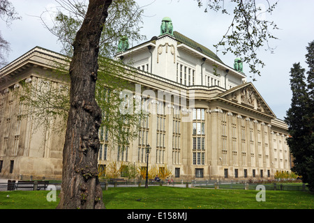 Bâtiment des archives de l'État national croate à Zagreb Banque D'Images