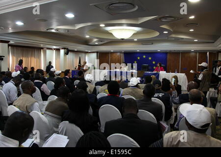 Blantyre, Malawi. 22 mai, 2014. La Mission d'observation électorale de l'Union européenne (UE-MOE) point presse est tenu à Blantyre, Malawi, le 22 mai 2014. L'Union européenne Mission d'Observation Électorale (MOE) de l'UE au Malawi Le Malawi a félicité le jeudi pour la tenue d'élections pacifiques en dépit des défis organisationnels. © Peng Lijun/Xinhua/Alamy Live News Banque D'Images