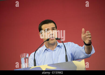 Athènes, Grèce. 22 mai 2014. Le chef de l'opposition grecque et européenne, Alexis Tsipras, candidat de gauche électeurs adresses sur son discours préélectoral principal avant les élections européennes de 2014. Athènes, Grèce, le 22 mai 2014. Nikolas Georgiou/Alamy Live News Banque D'Images