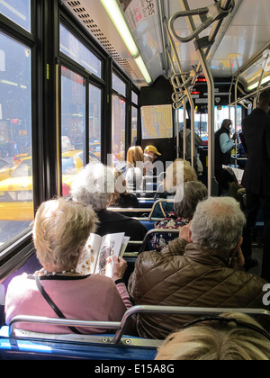 Les passagers à bord de Bus MTA, NYC Banque D'Images