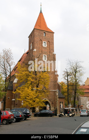 Église de la Sainte Croix Swietego Kosciol Krzyza touristes visitent Cracovie Pologne destination touristique Tourisme tourisme voyage Europe Banque D'Images