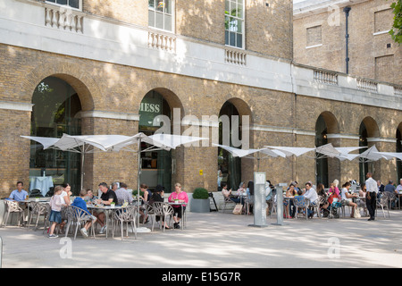 Mess Gallery Café et restaurant, Saatchi Gallery, Chelsea, Londres, Angleterre, Royaume-Uni Banque D'Images