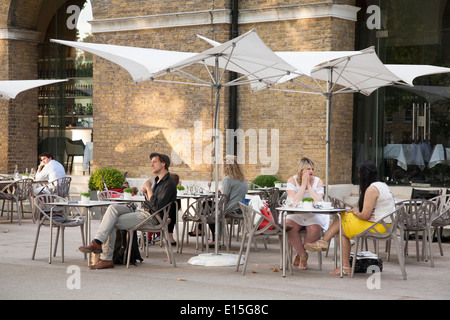 Mess Gallery Café et restaurant à la Saatchi Gallery, Chelsea, Londres, Angleterre, Royaume-Uni Banque D'Images