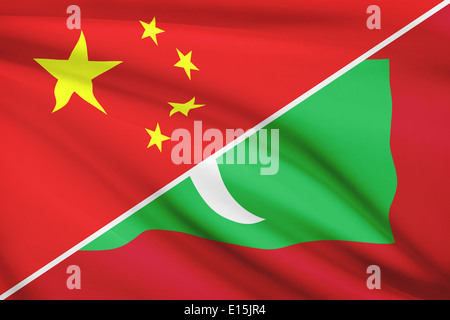 Drapeaux de la Chine et la République des Maldives dans le vent. Partie d'une série. Banque D'Images