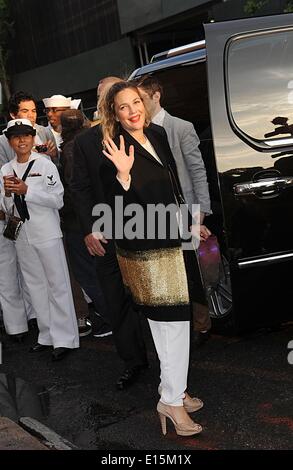 New York, NY, USA. 22 mai, 2014. Drew Barrymore à talk show apparition pour Drew Barrymore au Daily Show, New York, NY 22 mai 2014. Credit : Kristin Callahan/Everett Collection/Alamy Live News Banque D'Images