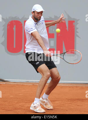 Düsseldorf, Allemagne. 23 mai, 2014. La Croatie Ivo Karlovic en action contre la Tchéquie Vesely au cours de l'ATP Tour à l'Rochusclub à Duesseldorf, Allemagne, 23 mai 2014. Photo : Caroline Seidel/dpa/Alamy Live News Banque D'Images