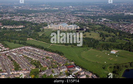 Vue aérienne d'Alexandra Park et Alexandra Palace dans le nord de Londres, UK Banque D'Images