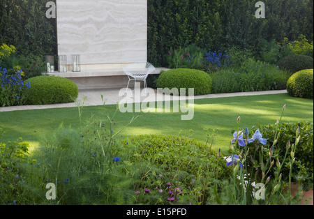 RHS Chelsea Flower Show 2014- Le Jardin de télégraphe - Designers Tommaso Del Buono Paul & Gazerwitz - Sponsors Le Télégraphe Banque D'Images