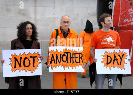 Protestation de Guantanamo, Trafalgar Square, Londres. Protestation contre la détention sans procès de terroristes présumés à Guantanamo Bay, dont certains sont là depuis plus de 12 ans. Banque D'Images