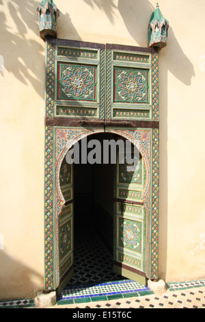 Porte ouvragée à Marrakech Maroc Banque D'Images