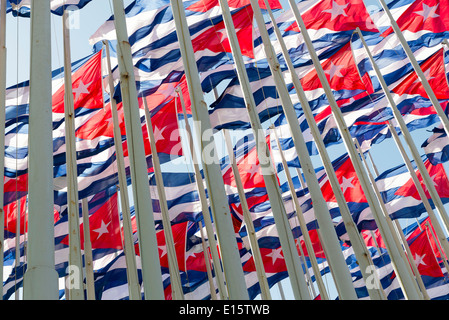 Groupe de drapeaux cubains dans le vent Banque D'Images