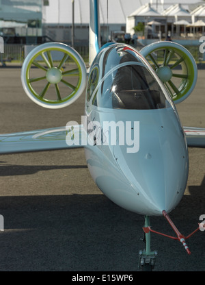 E-Fan - le premier avion électrique de groupe Airbus 'Innovations'. La technologie à deux places et porte-avion d'entraînement. Banque D'Images