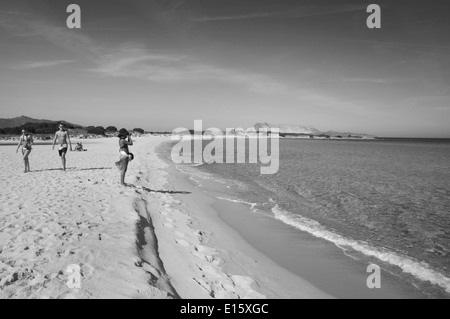 L'eau de mer transparente à l'Isuledda, plage de San Teodoro, Sardaigne, Italie Banque D'Images