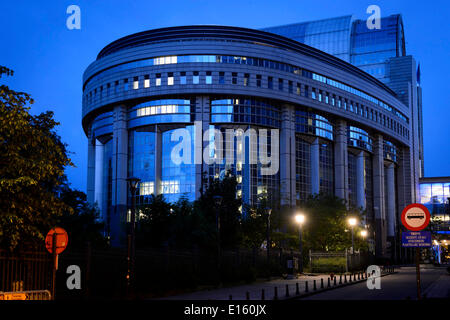 Bruxelles, Bxl, Belgique. 23 mai, 2014. Bâtiment du Parlement européen à Bruxelles, Belgique Le 23.05.2014 vu deux jours avant le soir de l'élection. Le dimanche 25 mai toutes les principales personnalités politiques se réuniront à Bruxelles pour commenter les résultats des élections. par Wiktor Dabkowski © Wiktor Dabkowski/ZUMAPRESS.com/Alamy Live News Banque D'Images