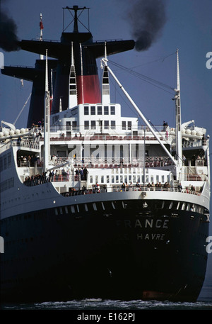 4ème Juin 1973 - Southampton, Angleterre - PAQUEBOT FRANCE LIGNES FRANÇAIS ARRIVE AU PORT. PHOTO:JONATHAN EASTLAND/AJAX Banque D'Images