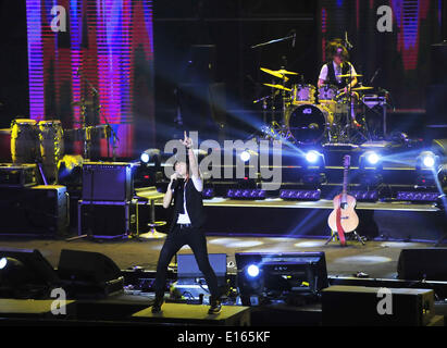 Beijing, Chine. 23 mai, 2014. Les membres du groupe rock le voyage de la vie lors du spectacle "Nous pouvons-nous !", une tournée de concerts à l'échelle du pays de l'augmentation des groupes et musiciens, au gymnase des Ouvriers de Beijing à Beijing, capitale de Chine, le 23 mai 2014. Credit : Xiao Xiao/Xinhua/Alamy Live News Banque D'Images