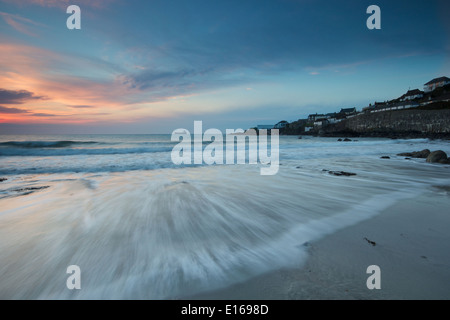 Une nouvelle journée à Coverack dans Cornwall Banque D'Images