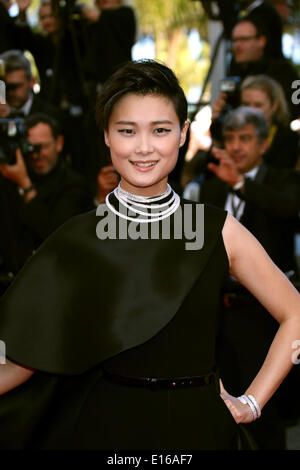 Cannes, France. 23 mai, 2014. L'actrice chinoise Li Yuchun aka Chris Lee assiste à la première de "nit Maria' au cours de la 67e Festival International du Film de Cannes au Palais des Festivals de Cannes, France, le 23 mai 2014. Photo : Hubert Boeslay 2014. Photo : Hubert Boesl - AUCUN SERVICE DE FIL- dpa : Crédit photo alliance/Alamy Live News Banque D'Images