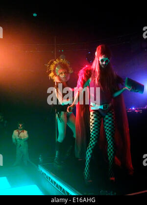 Londres, Royaume-Uni. 23 mai, 2014. Londres, Royaume-Uni. 23 mai, 2014. Nicky Siano, qui était DJ au Studio 54 et la galerie, joué lors d'un événement unique dans l'Est de Londres organisé par Daniel Lismore et le dernier mardi de la société. © Rachel/Megawhat Alamy Live News Crédit : Rachel/Megawhat Alamy Live News Banque D'Images