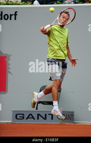 Düsseldorf, Allemagne. 24 mai, 2014. De Commentaires (GER) renvoie la balle avec un revers lors de la finale de l'Open de Düsseldorf à Rochusclub le samedi. Photo : Miroslav Dakov/ Alamy Live News Banque D'Images