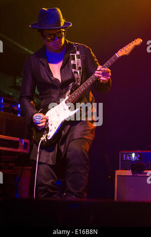 Milan Italie. 23 mai 2014. Le guitariste de blues-rock américain et lauréat des Grammy Awards Gary CLARK JR. exécute live au Magazzini Generali Crédit : Rodolfo Sassano/Alamy Live News Banque D'Images