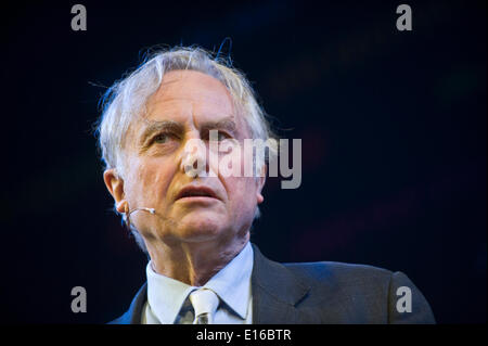 Le généticien RICHARD DAWKINS en parlant de 'la réalisation d'un scientifique' sur scène à Hay Festival 2014 ©Jeff Morgan Banque D'Images