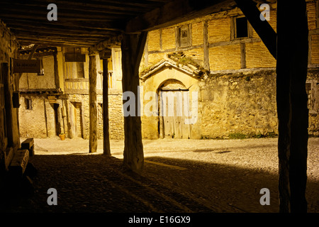 Calatañazor soria Espagne Castille et Leon ville pueblo vieux village de pierre en bois bois pauvres authentique Banque D'Images