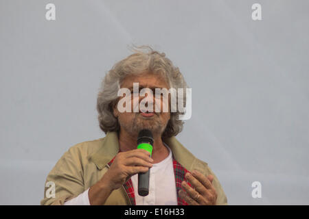 Rome, Italie, 23 mai 2014. Chef Beppe Grillo movimento 5 stelle pendant un rassemblement de clôture de la campagne électorale à Rome Crédit : Francesco Gustincich/Alamy Live News Banque D'Images