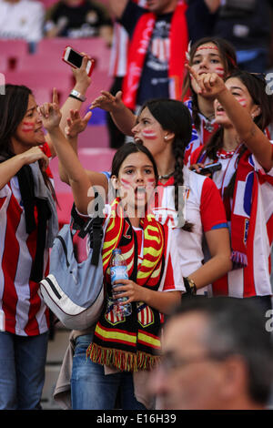 Les partisans de l'Atlético de Madrid avant le début de la finale de la Ligue des Champions : Real Madrid x Atlético de Madrid au stade de la Luz à Lisbonne, Portugal, le samedi 24 mai, 2014. Banque D'Images