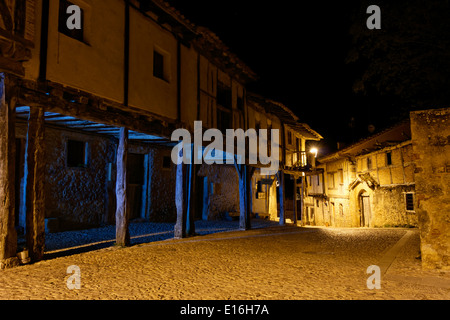 Calatañazor soria Espagne Castille et Leon ville pueblo vieux village de pierre en bois bois pauvres authentique Banque D'Images