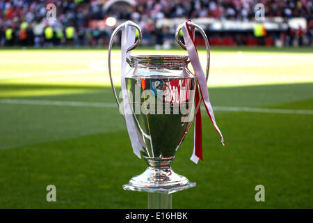 Lisbonne, Portugal. 24 mai, 2014. Champion de la Ligue des Champions trophy avant le match de la Ligue des Champions : Real Madrid x Atlético de Madrid au stade de la Luz à Lisbonne, Portugal, le samedi 24 mai, 2014. Credit : Leonardo Mota/Alamy Live News Banque D'Images