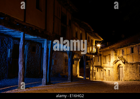 Calatañazor soria Espagne Castille et Leon ville pueblo vieux village de pierre en bois bois pauvres authentique Banque D'Images