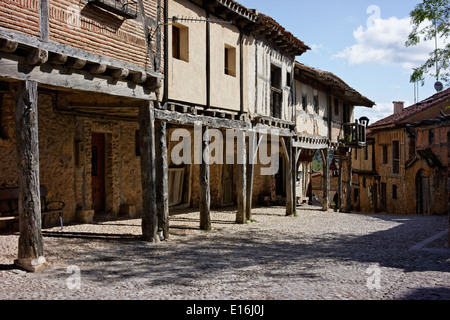 Calatañazor soria Espagne Castille et Leon ville pueblo vieux village de pierre en bois bois pauvres authentique Banque D'Images