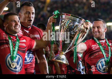 Cardiff, Pays de Galles. 24 mai, 2014. RC Toulon célèbrent leur victoire dans la finale de la H Cup entre le RC Toulon et Saracens au Millennium Stadium. Score final : RC Toulon 23-6 Saracens. Credit : Action Plus Sport/Alamy Live News Banque D'Images