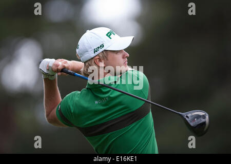 Wentworth, au Royaume-Uni. 24 mai, 2014. Tom Lewis [ENG] au cours de la troisième série de 2014 BMW PGA Championship à partir de l'Ouest Cours Wentworth Golf Club : Action Crédit Plus Sport/Alamy Live News Banque D'Images