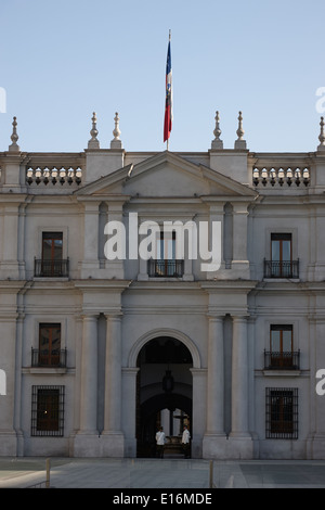 Les gardes de la police et de l'extérieur de Palacio de la moneda palace Santiago Chili Banque D'Images