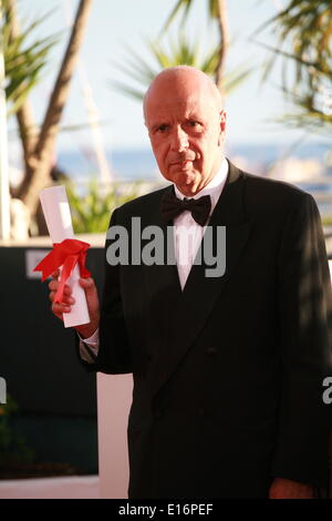 Alain Sarde (Jean-Luc Godard) avec le prix du jury (ex-aequo) pour le film Adieu au langage (au revoir à la langue) à la Palme d'Or à l'appel de photo gagnants 67e Festival de Cannes, samedi 24 mai 2014, Cannes, France. Banque D'Images